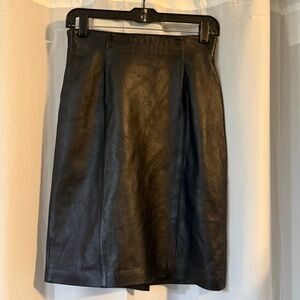 Classic / Timeless / Contemporary 100% Lambskin Leather Skirt – Size 8